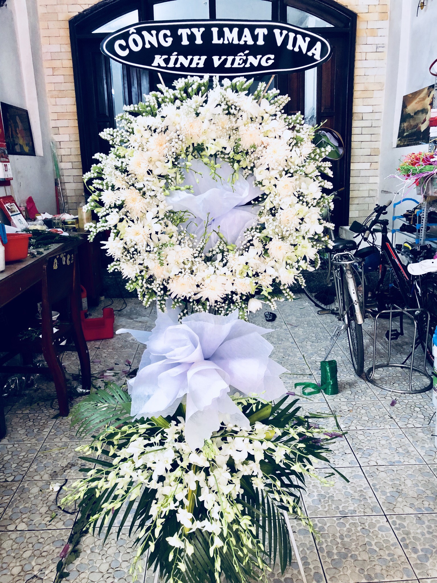 Vòng Hoa Đám Ma Giá Rẻ Tân Kỳ